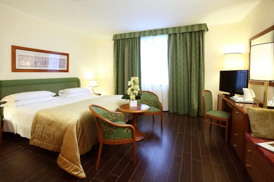 Starhotels Business Palace Milano 4*,  Italia